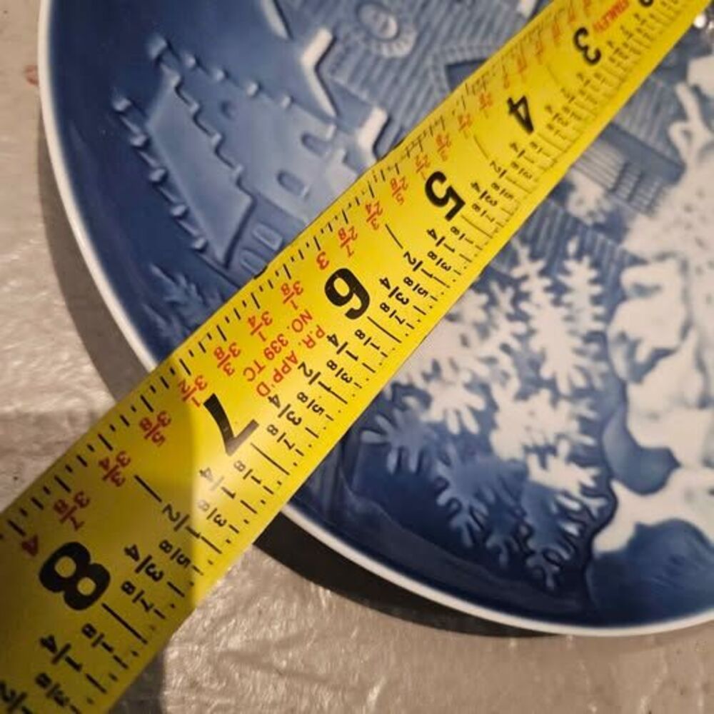 1978 Royal Copenhagen Icelandic Blue White Collector Plate Sled Dogs
